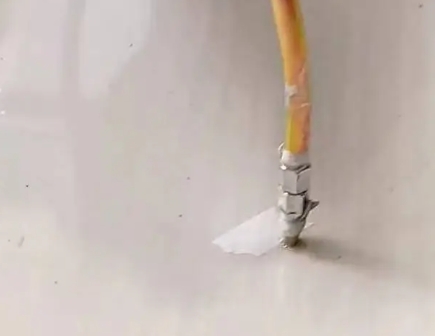 江西瓷砖空鼓维修公司专业解答在瓷砖铺贴过程中，如果使用的砂料过粗（如全部使用了粗砂），可能会导致以下问题